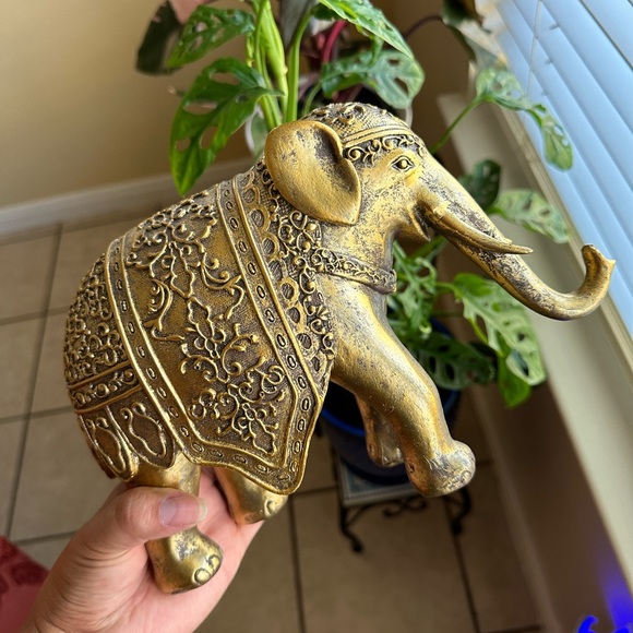 Decorative Brass tone Elephant Figurine - Picture 3 of 8